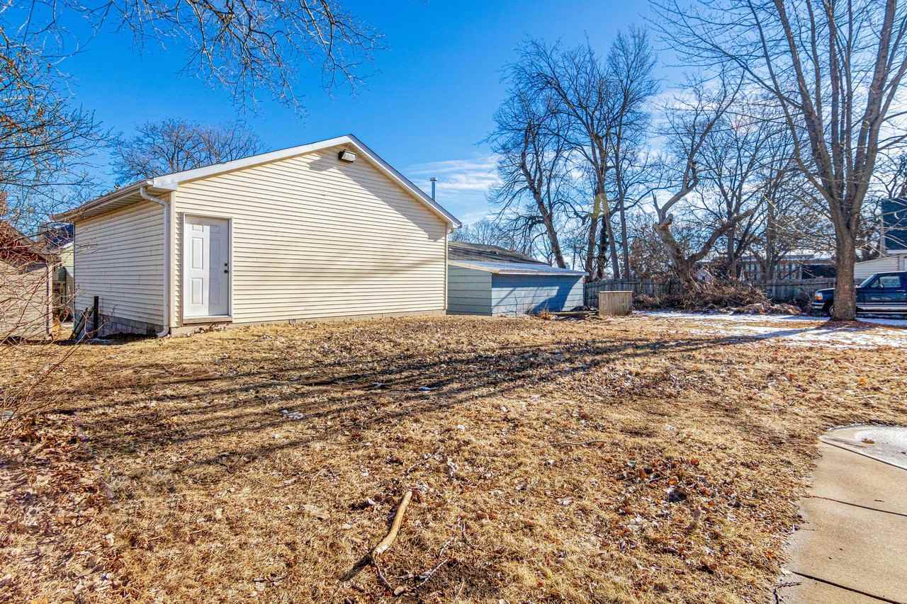 2222 Girard Ave N #1 - Photo 4 of 17