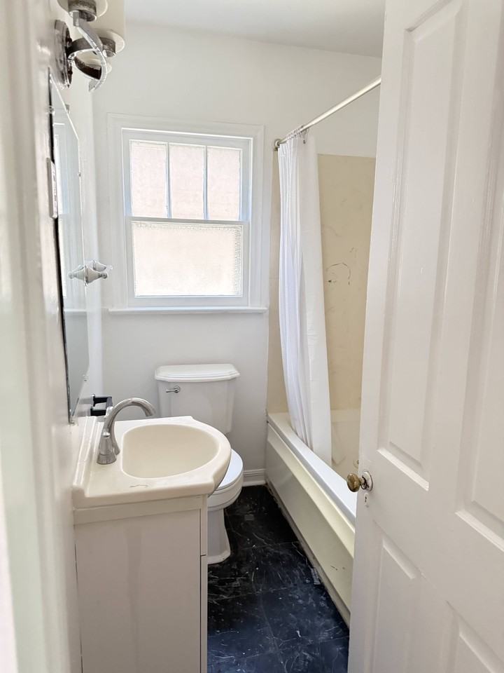 4018 Coliseum St - Photo 6 of 12