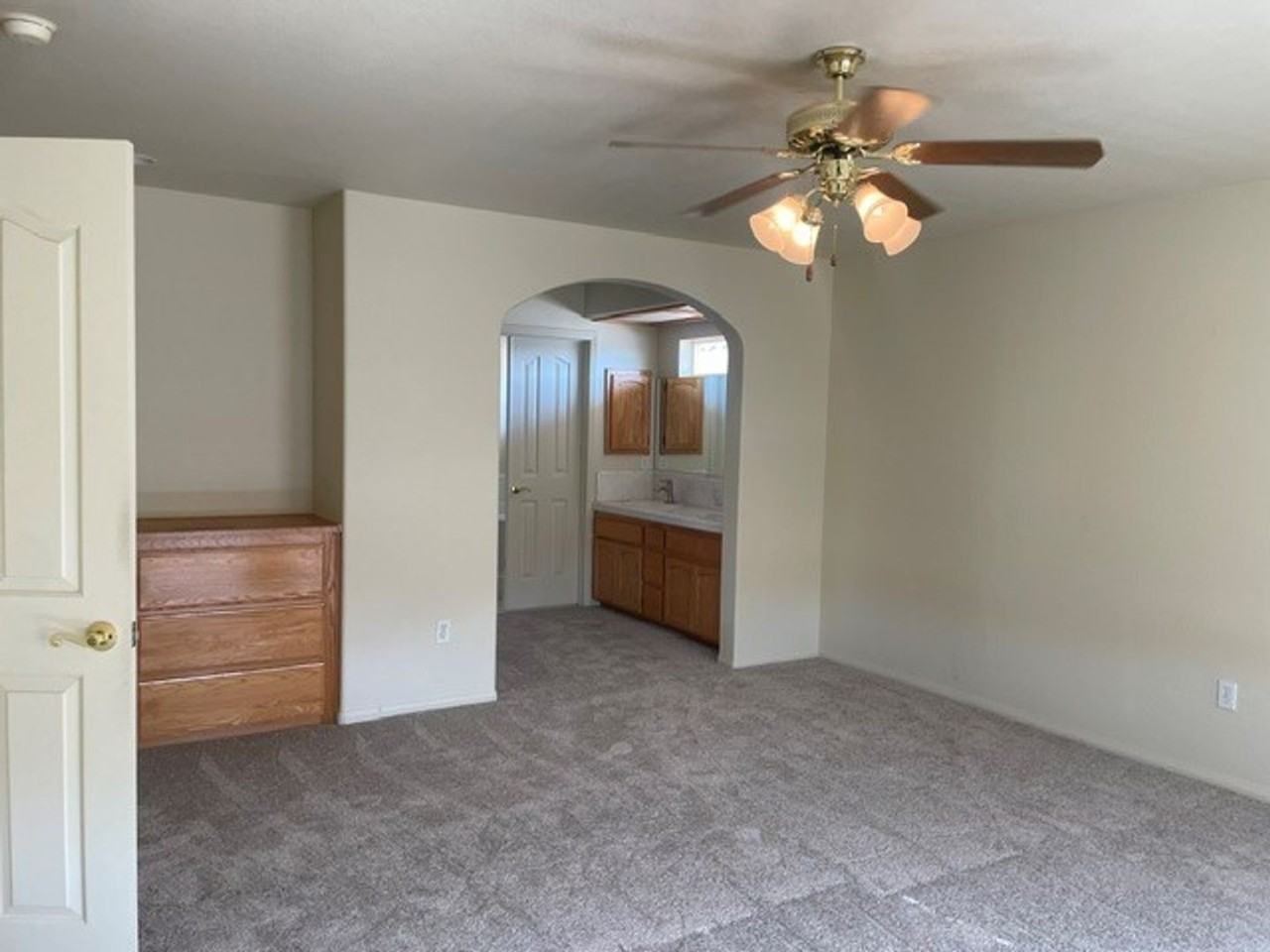 27401 Lakeview Dr - Photo 4 of 28