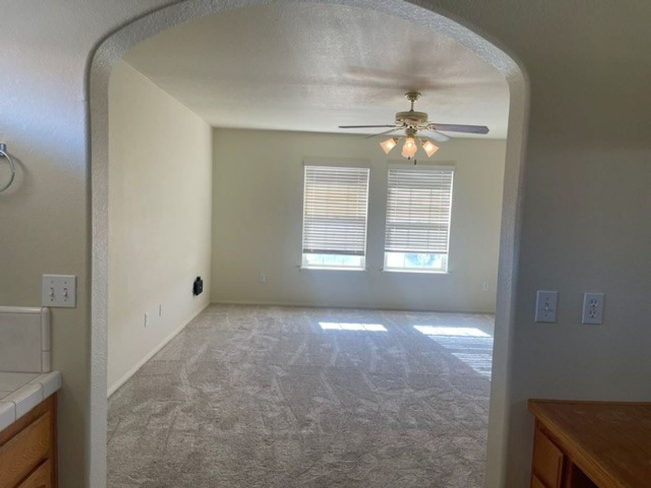 27401 Lakeview Dr - Photo 7 of 28