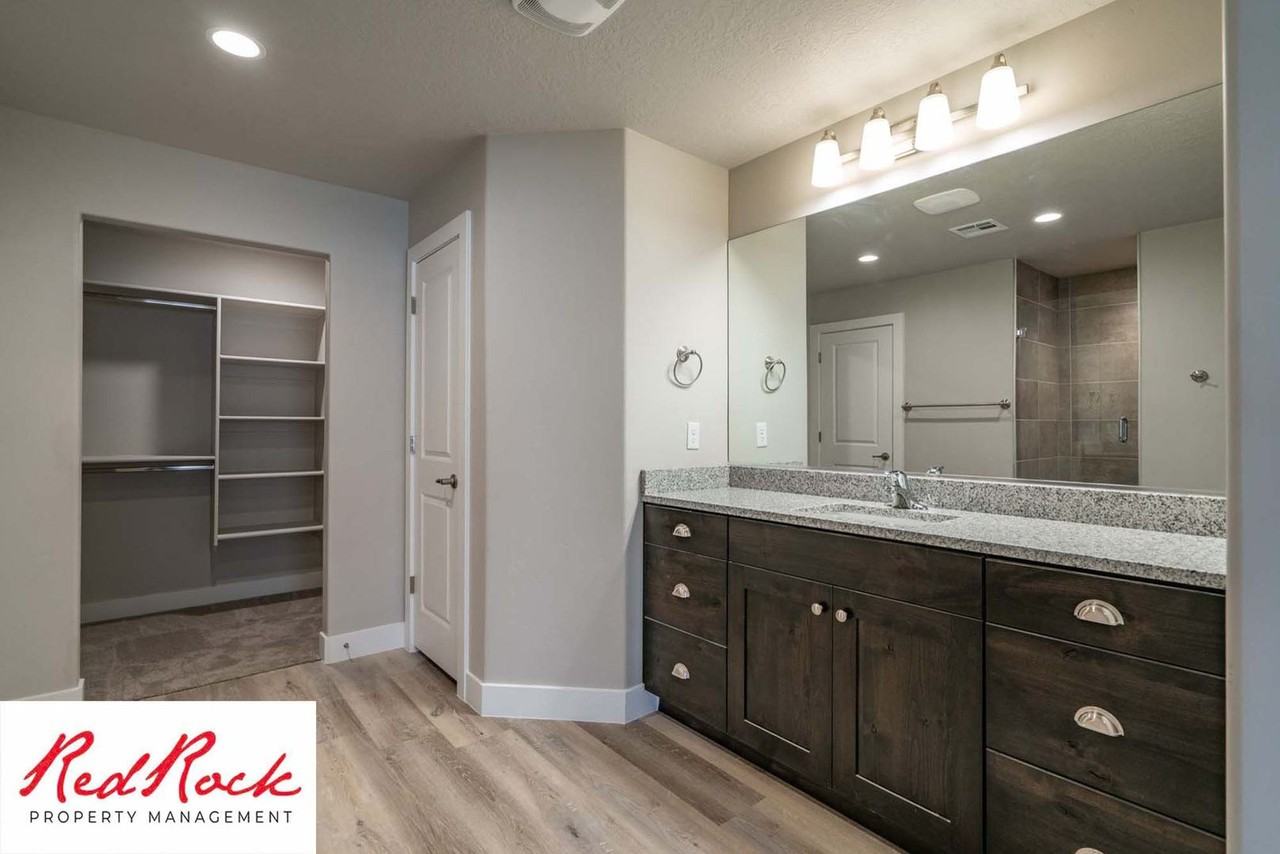 494 N 530 W - Photo 4 of 50