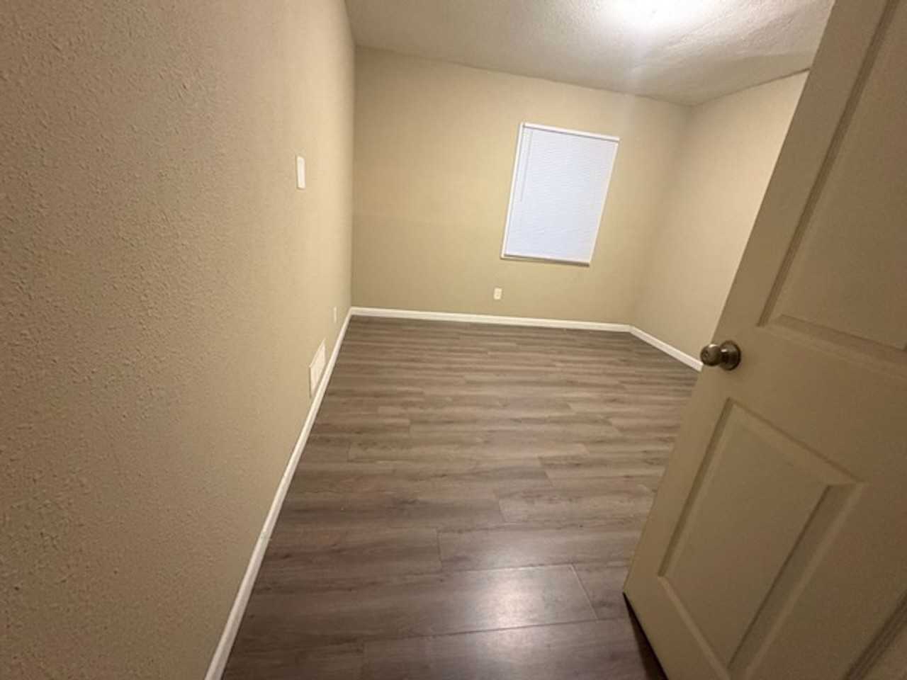 1040 Main St - Photo 6 of 13