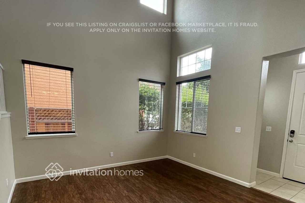 1878 Hardy Dr - Photo 3 of 24