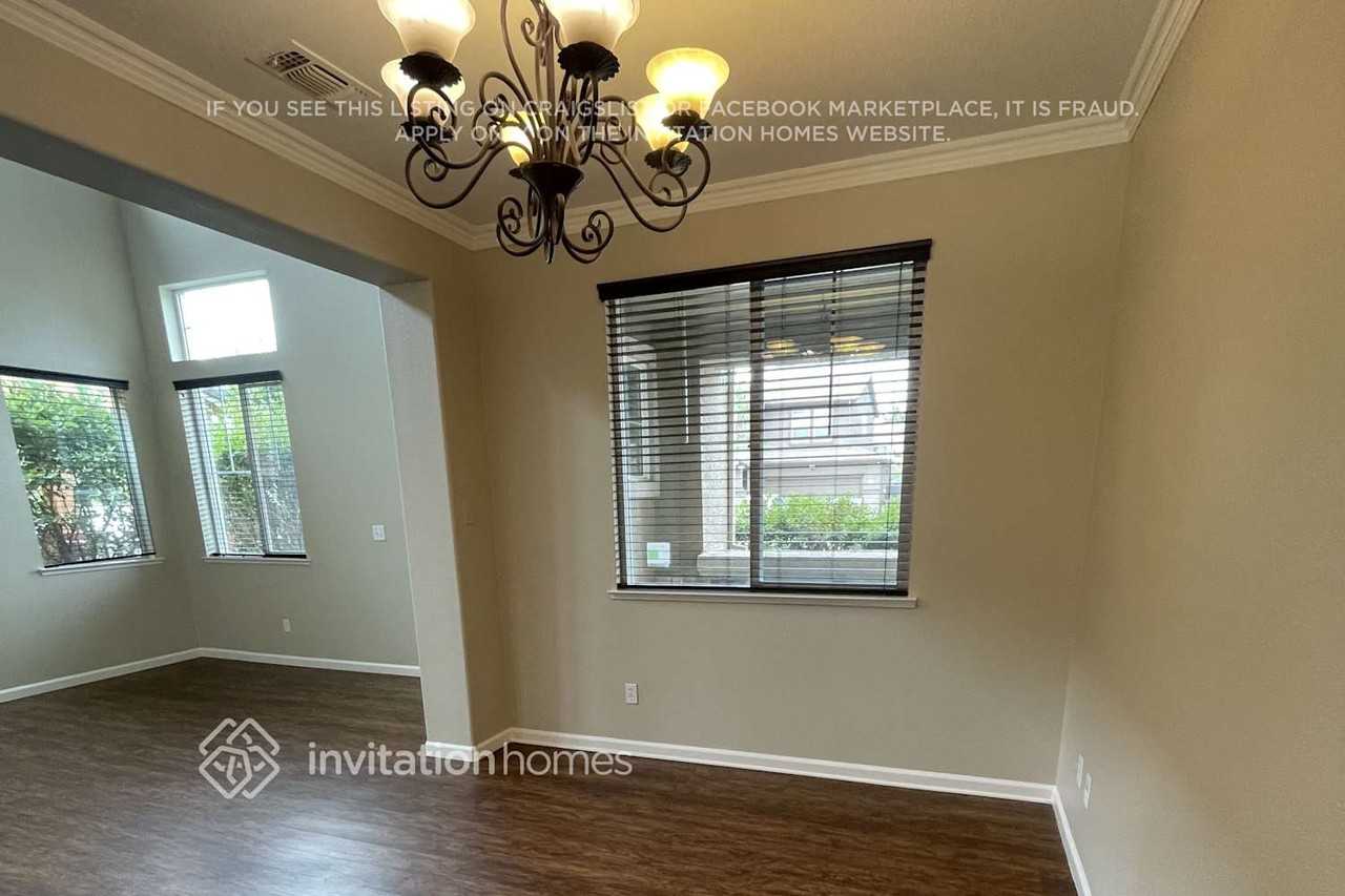 1878 Hardy Dr - Photo 5 of 24