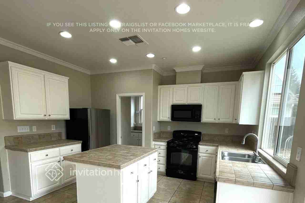 1878 Hardy Dr - Photo 7 of 24