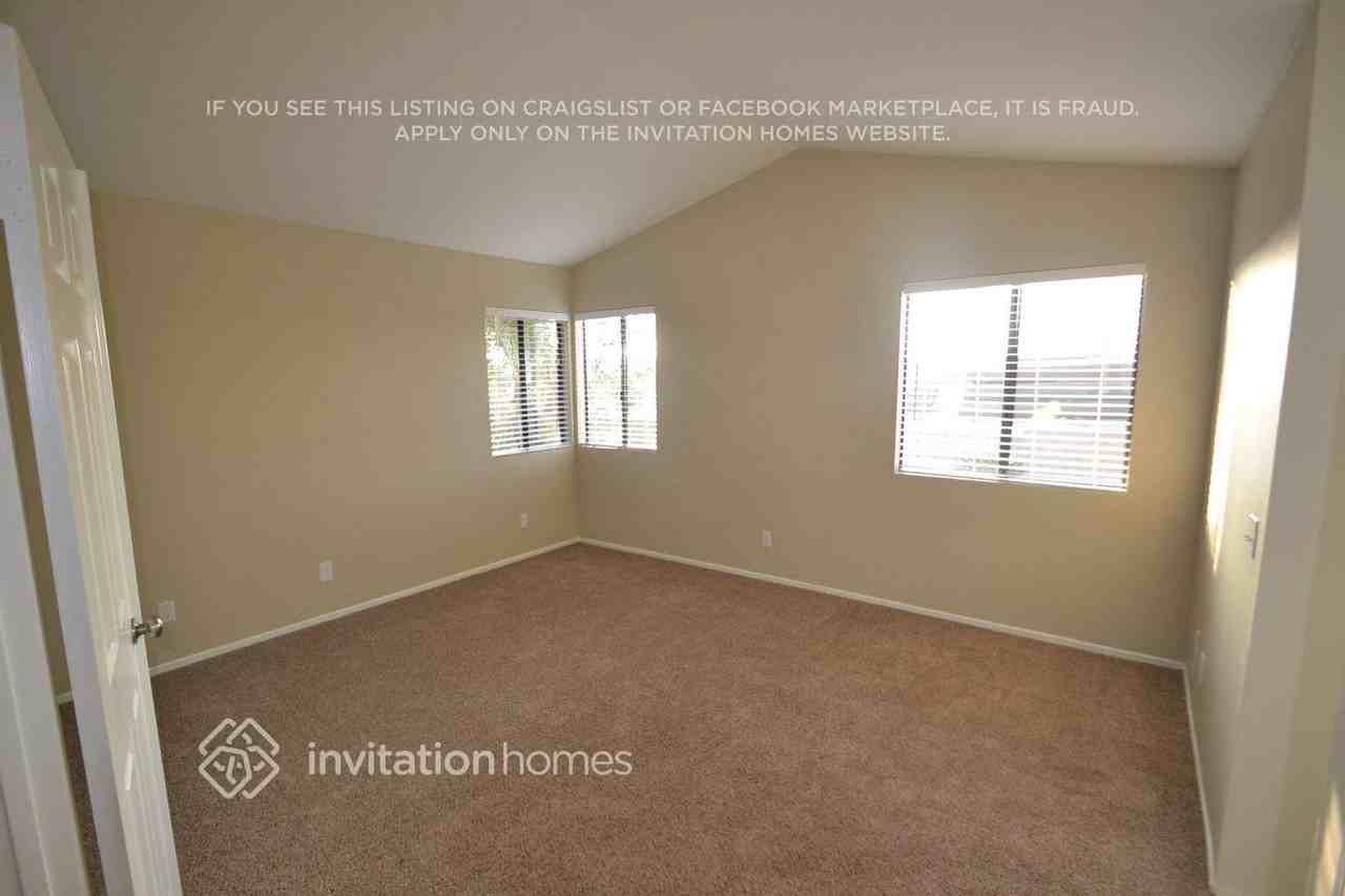 1785 Via Verde Dr - Photo 4 of 9