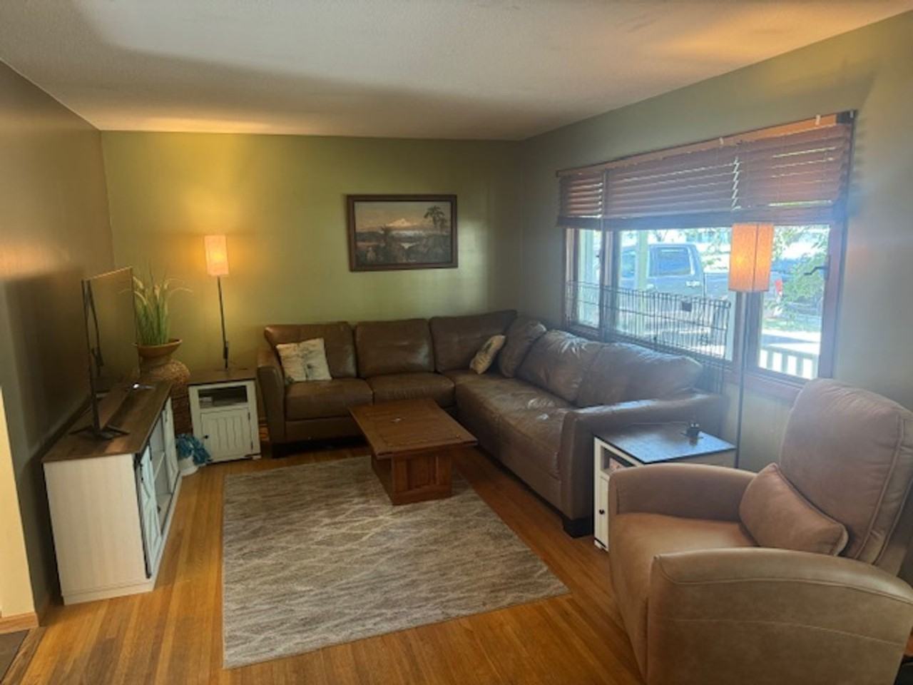 522 79th Ave Ne - Photo 2 of 14