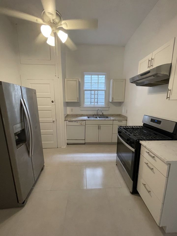 5226 Perrier St Lowr Right - Photo 2 of 18