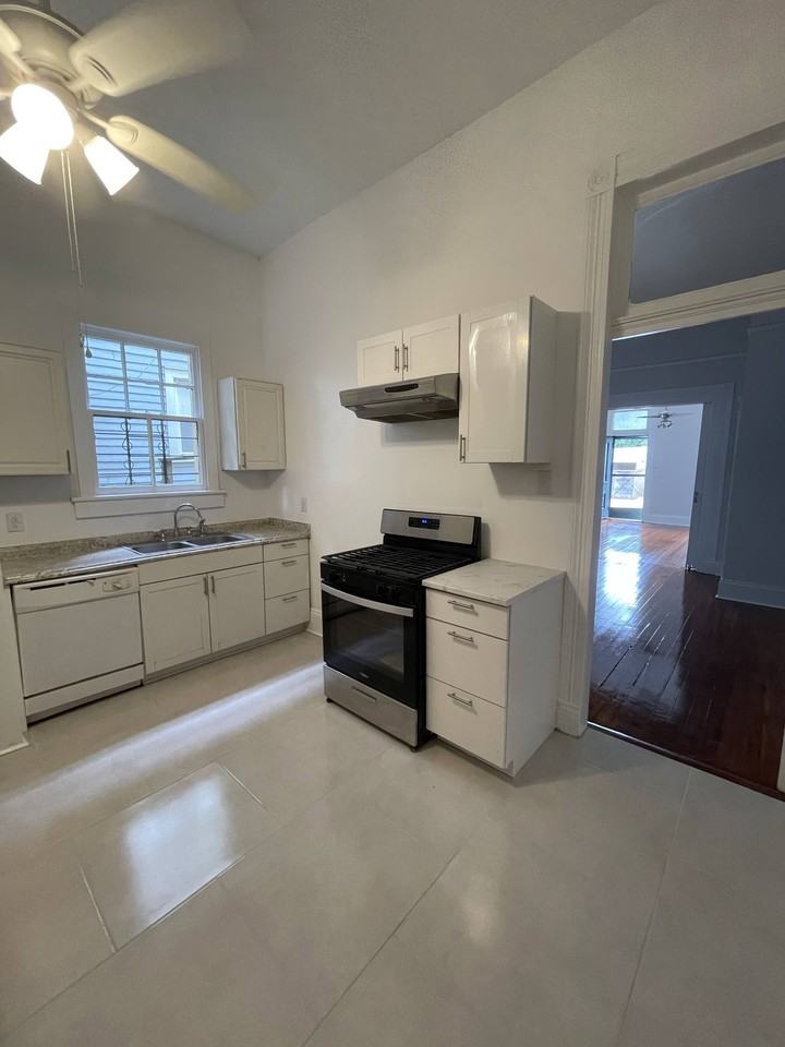 5226 Perrier St Lowr Right - Photo 3 of 18