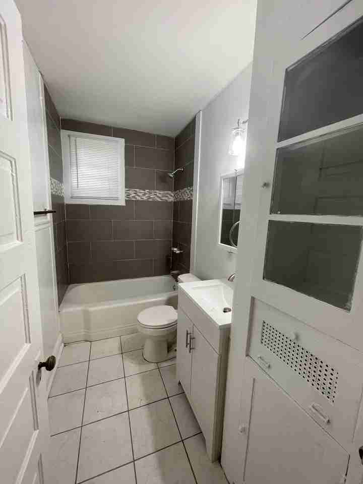 5226 Perrier St Lowr Right - Photo 4 of 18