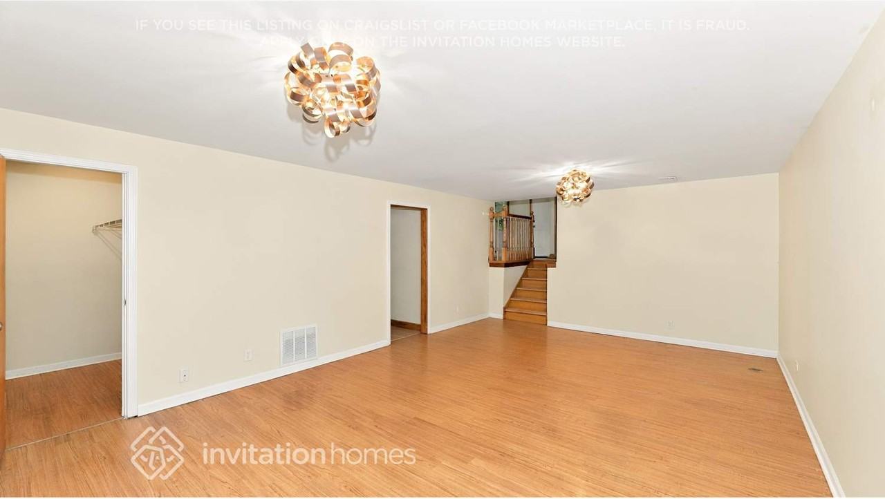 349 Huntington Way - Photo 4 of 18