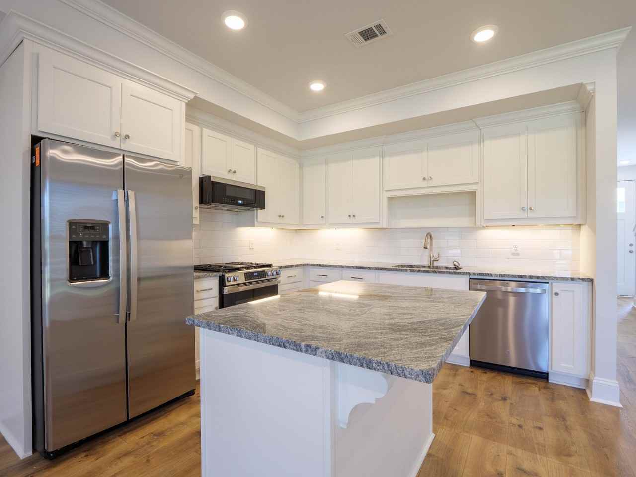 3 & 4 Bedroom New Construction Townhome! Just 6 Mins from Moody AFB! - Photo 5 of 50