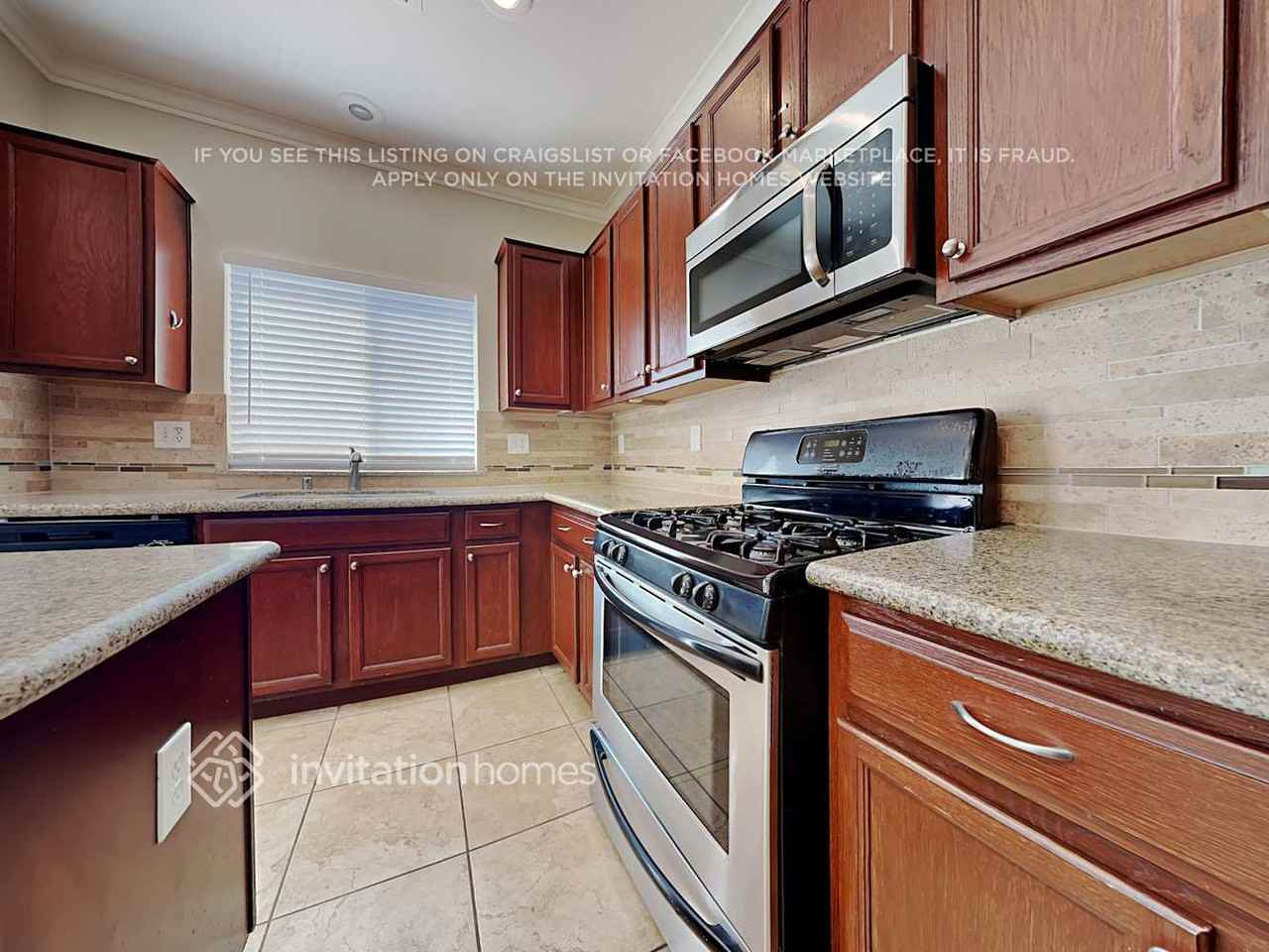 10199 Deep Glen St - Photo 7 of 16