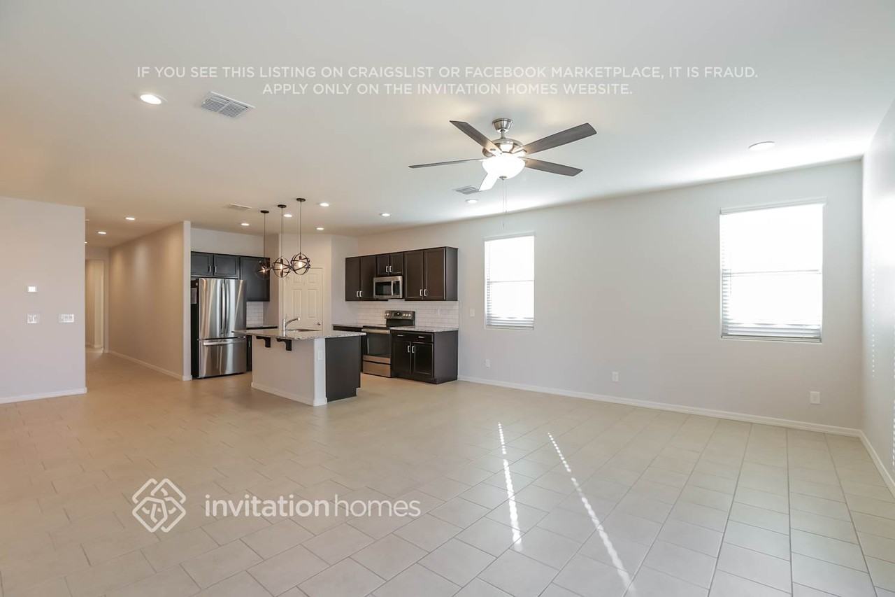 3226 W Pollack St - Photo 2 of 16