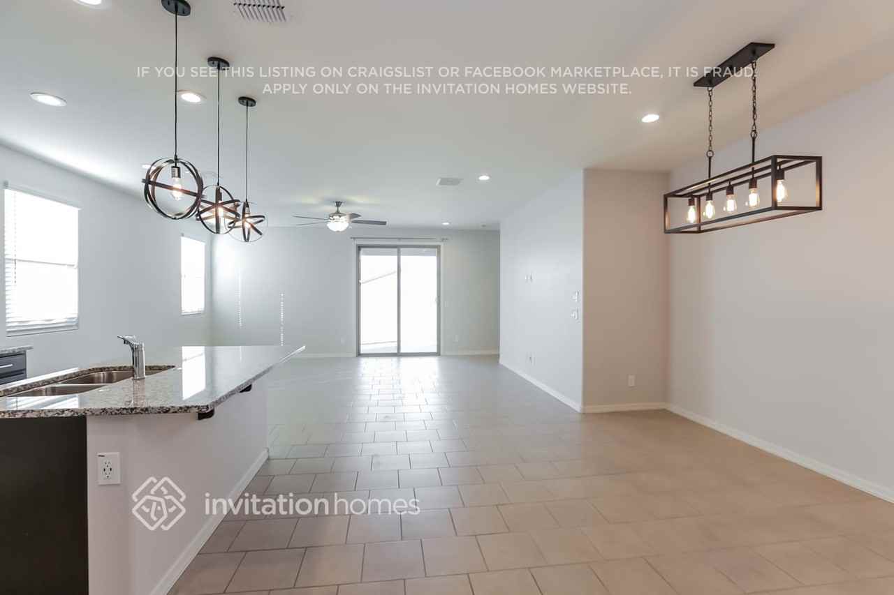 3226 W Pollack St - Photo 6 of 16