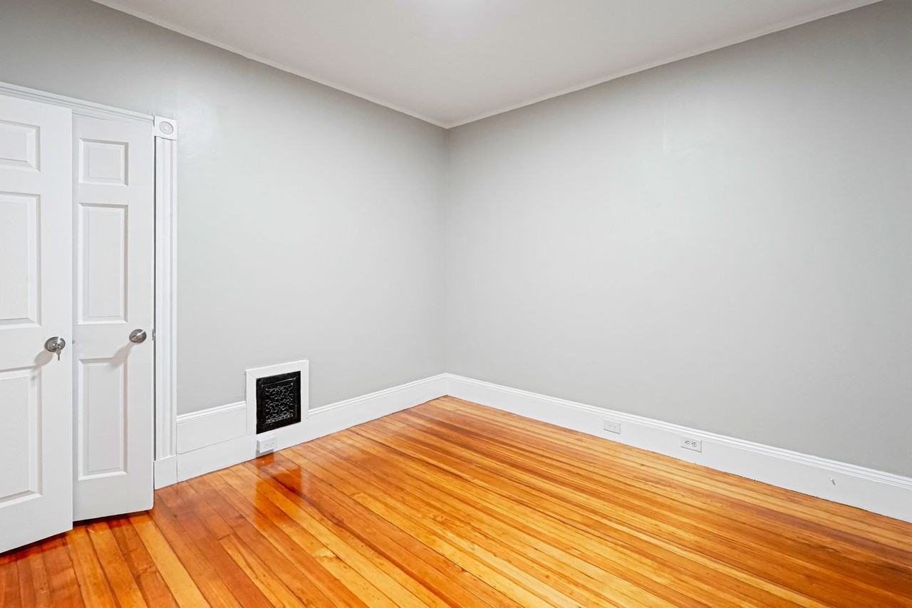 381 Adams St #3 - Photo 4 of 37