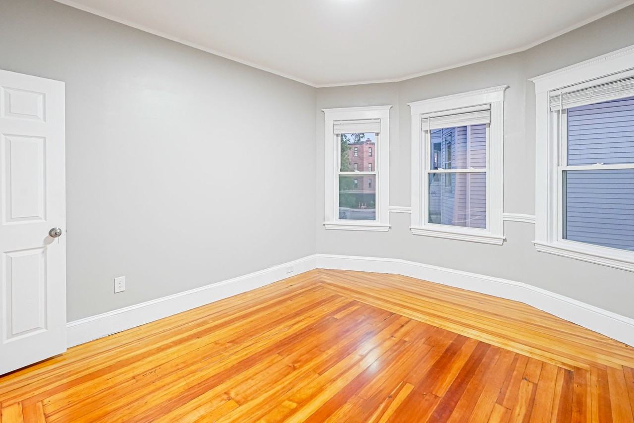 381 Adams St #3 - Photo 7 of 37