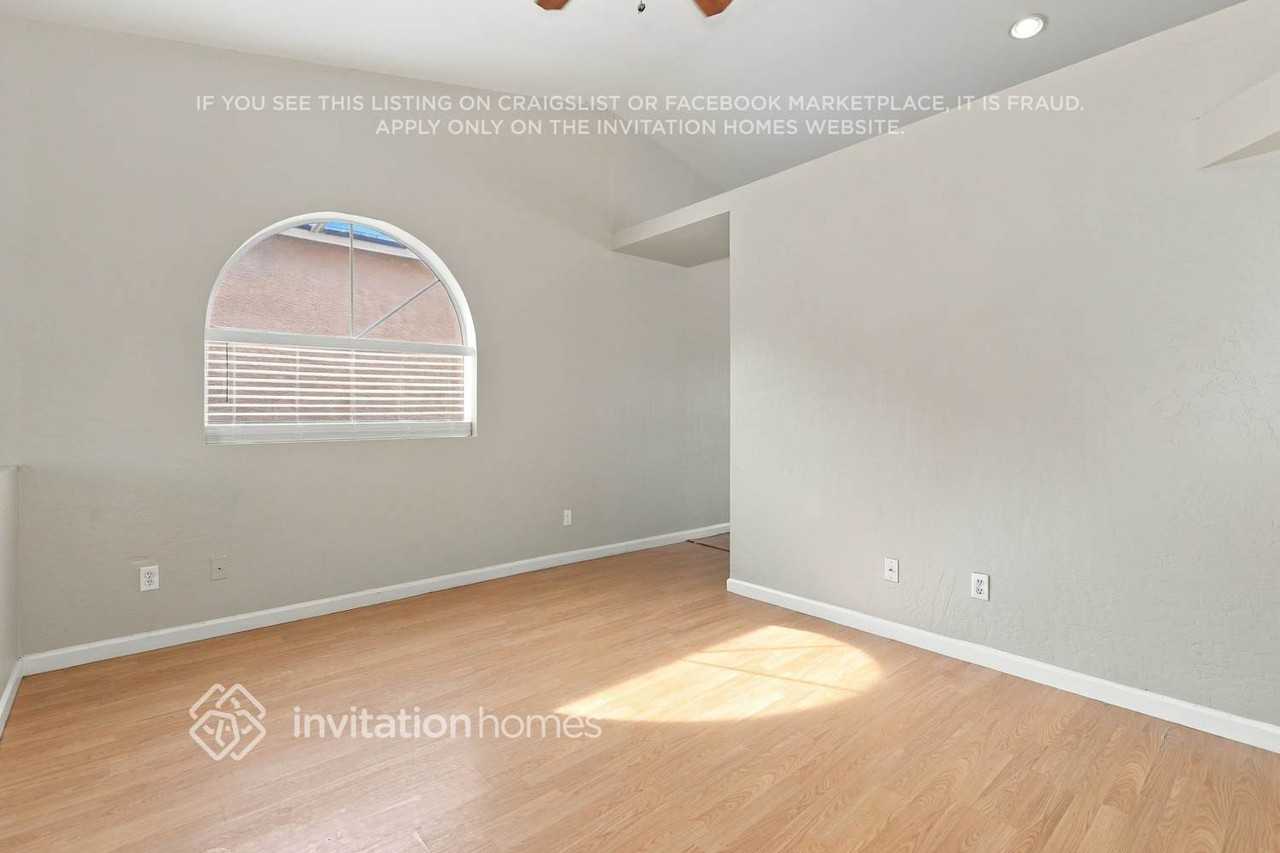 1704 S 39th St #9 - Photo 4 of 18