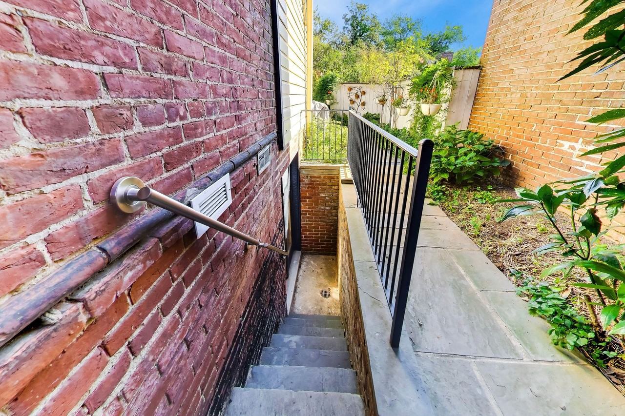 1607 31st St Nw #B - Photo 5 of 38