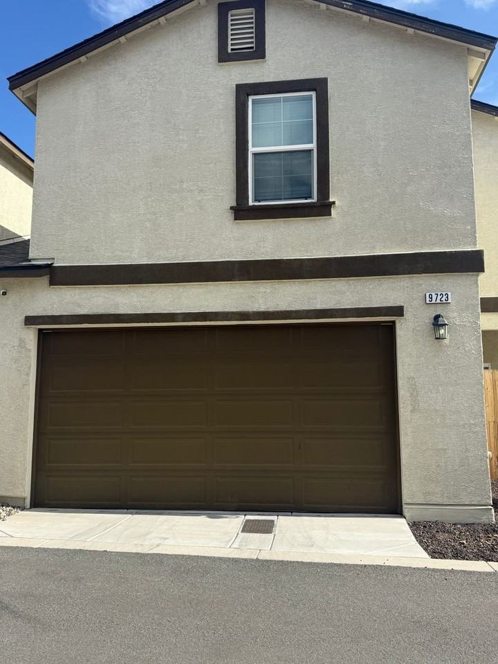 9723 Fishermans Reef Way - Photo 2 of 24
