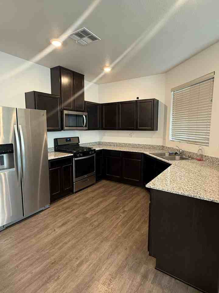 9723 Fishermans Reef Way - Photo 6 of 24