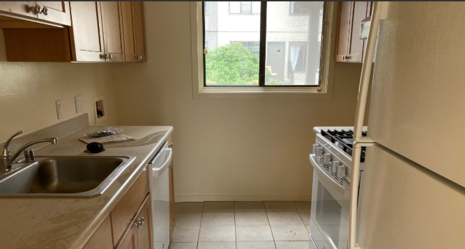 1529 Pershing Drive #B - Photo 3 of 9