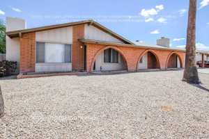 featured image of 1143 E Caldwell St