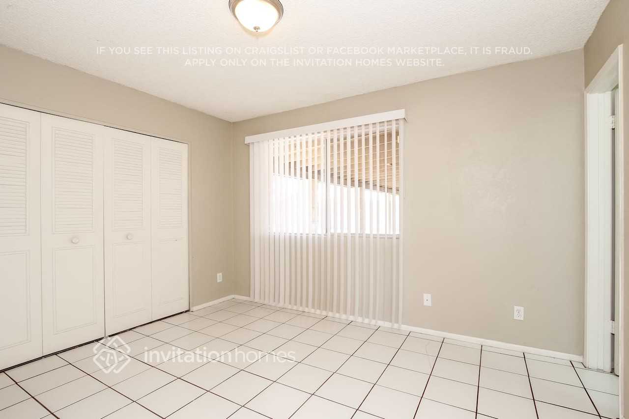 1143 E Caldwell St - Photo 6 of 18