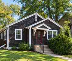 featured image of 120 E 17th St