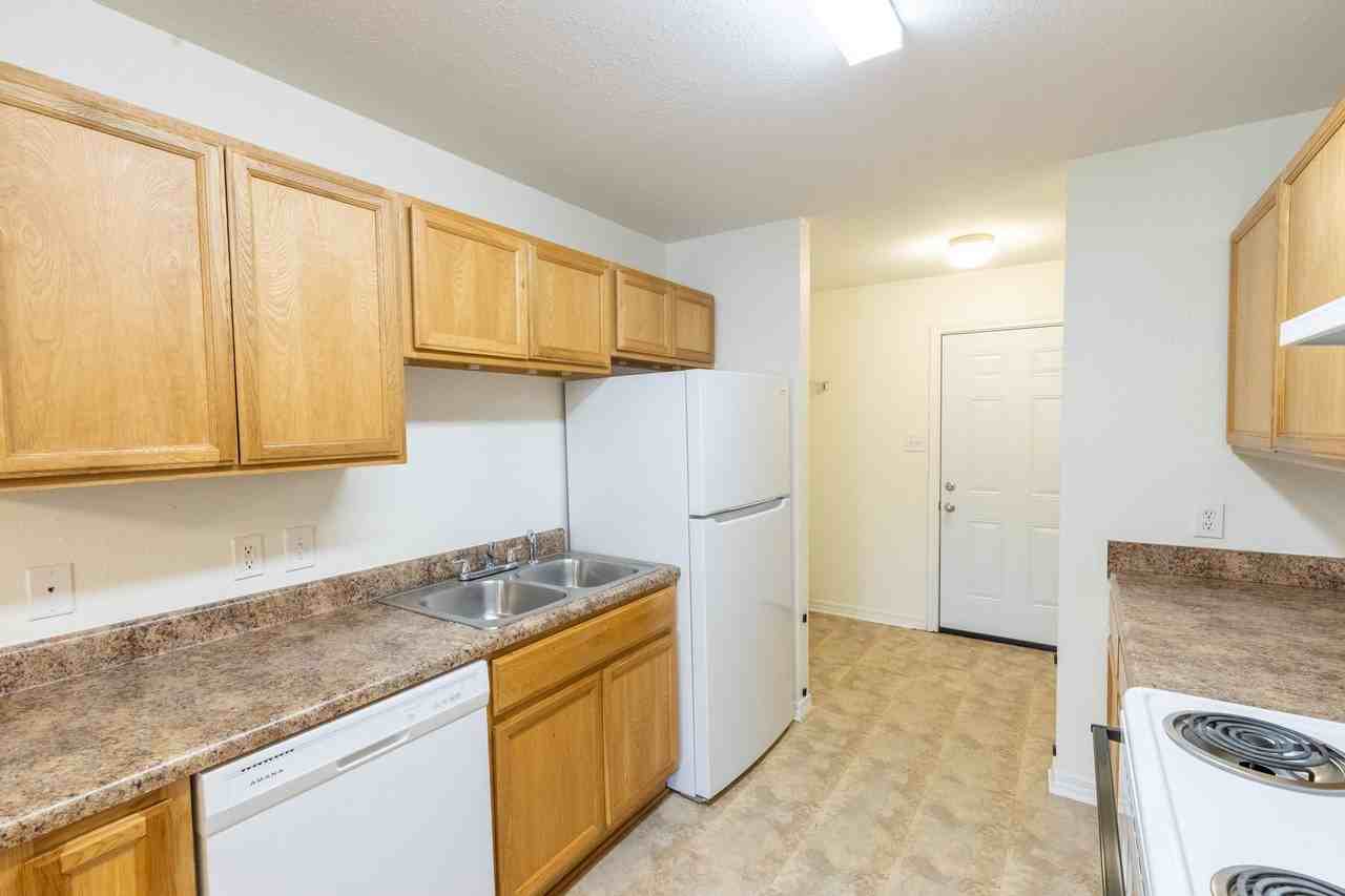 17235 Avondale Cir - Photo 4 of 15