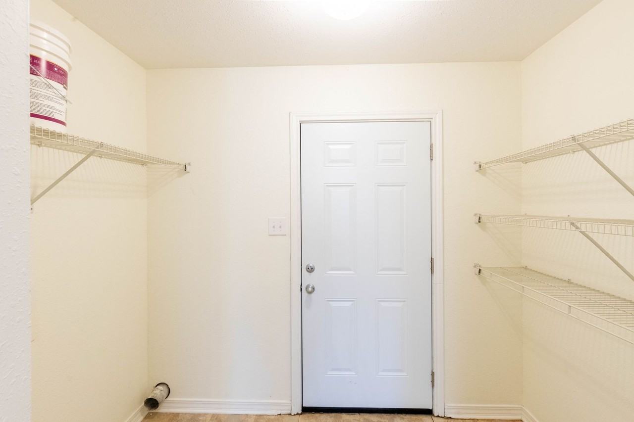 17235 Avondale Cir - Photo 5 of 15