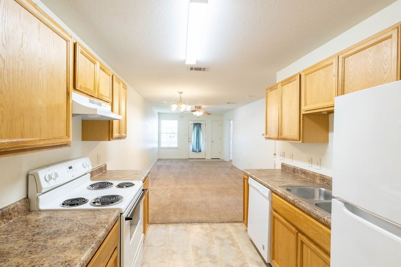 17235 Avondale Cir - Photo 6 of 15