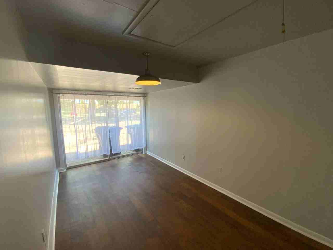 2800 N Rockwell Ave - Photo 2 of 23