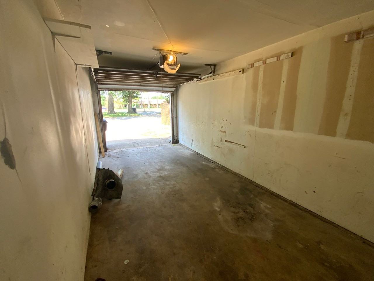 2800 N Rockwell Ave - Photo 4 of 23