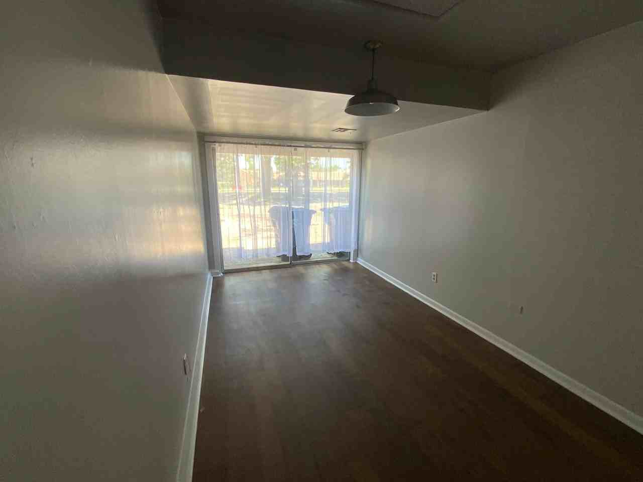 2800 N Rockwell Ave - Photo 5 of 23