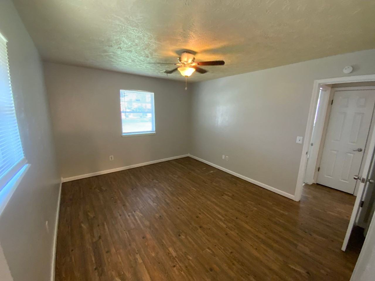2800 N Rockwell Ave - Photo 6 of 21