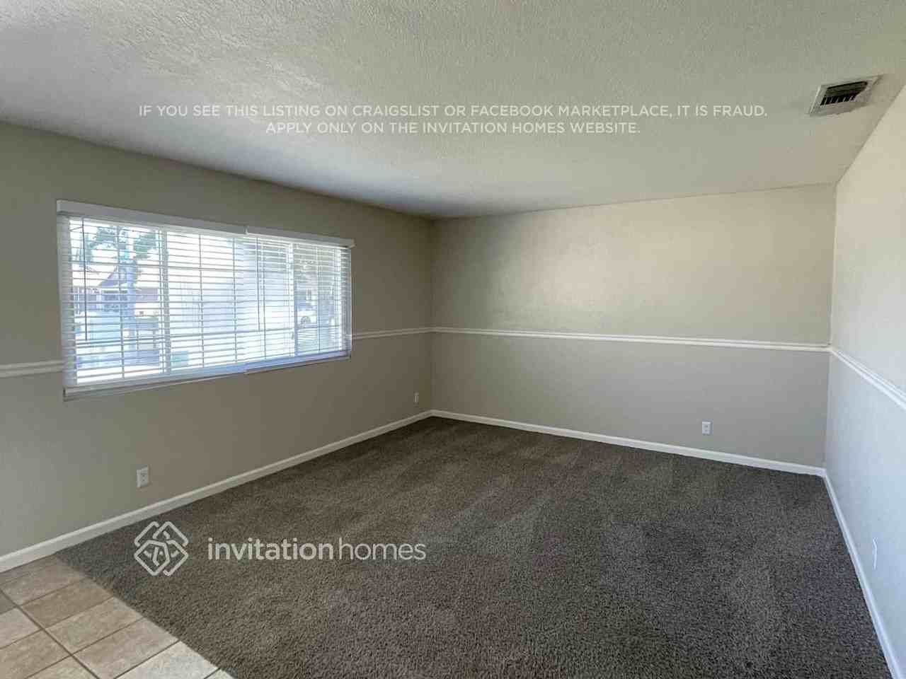 1542 Claremont Dr - Photo 3 of 15