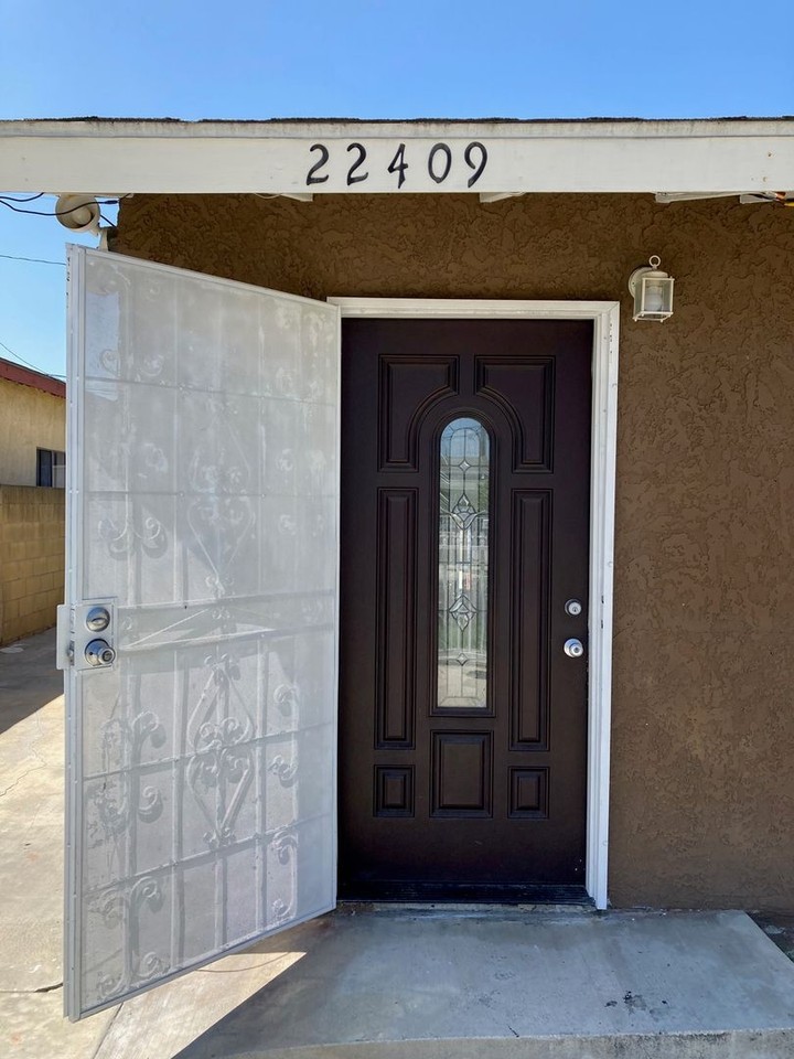 22409 Elaine Ave - Photo 2 of 26