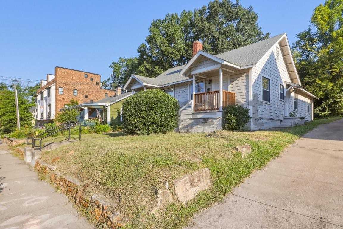 210 W Geer St #B - Photo 2 of 21