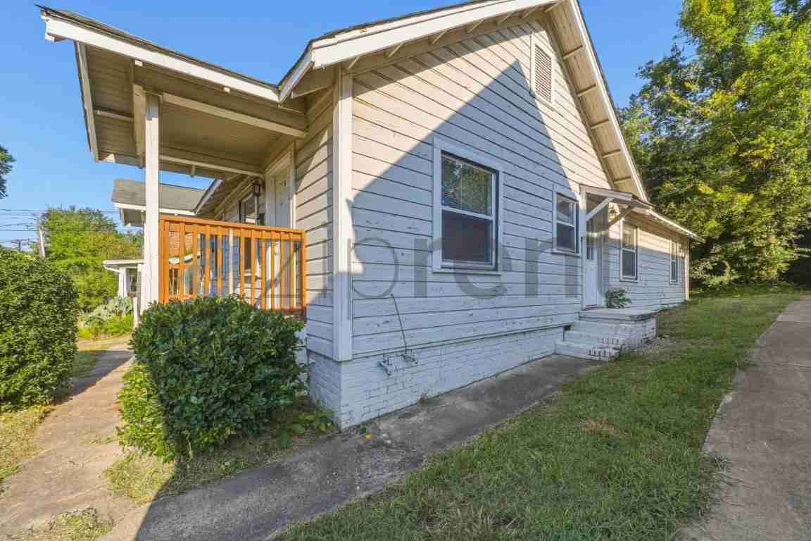 210 W Geer St #B - Photo 4 of 21