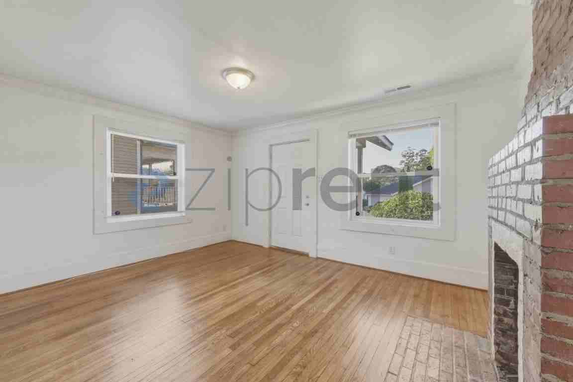 210 W Geer St #B - Photo 5 of 21