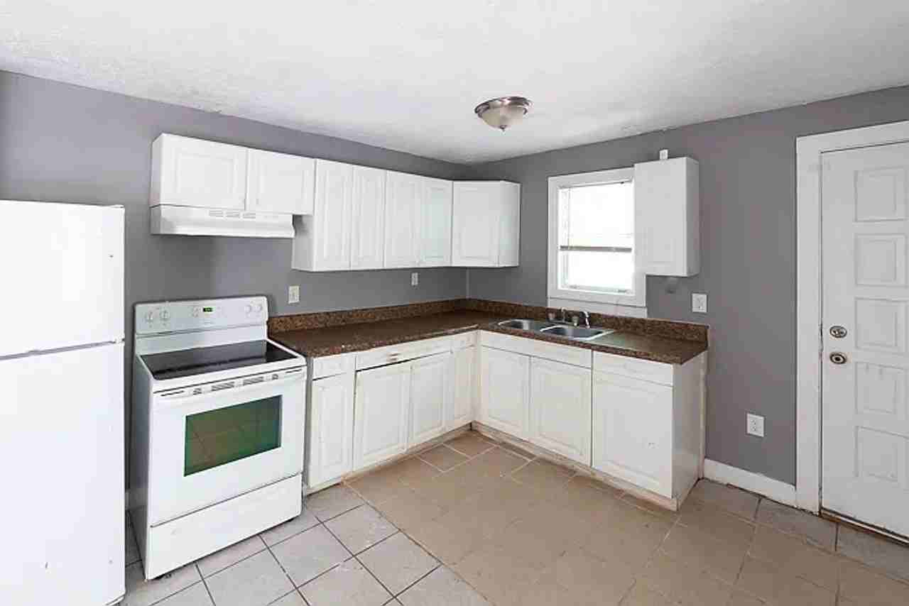 572 Alfred Rd Nw - Photo 2 of 9