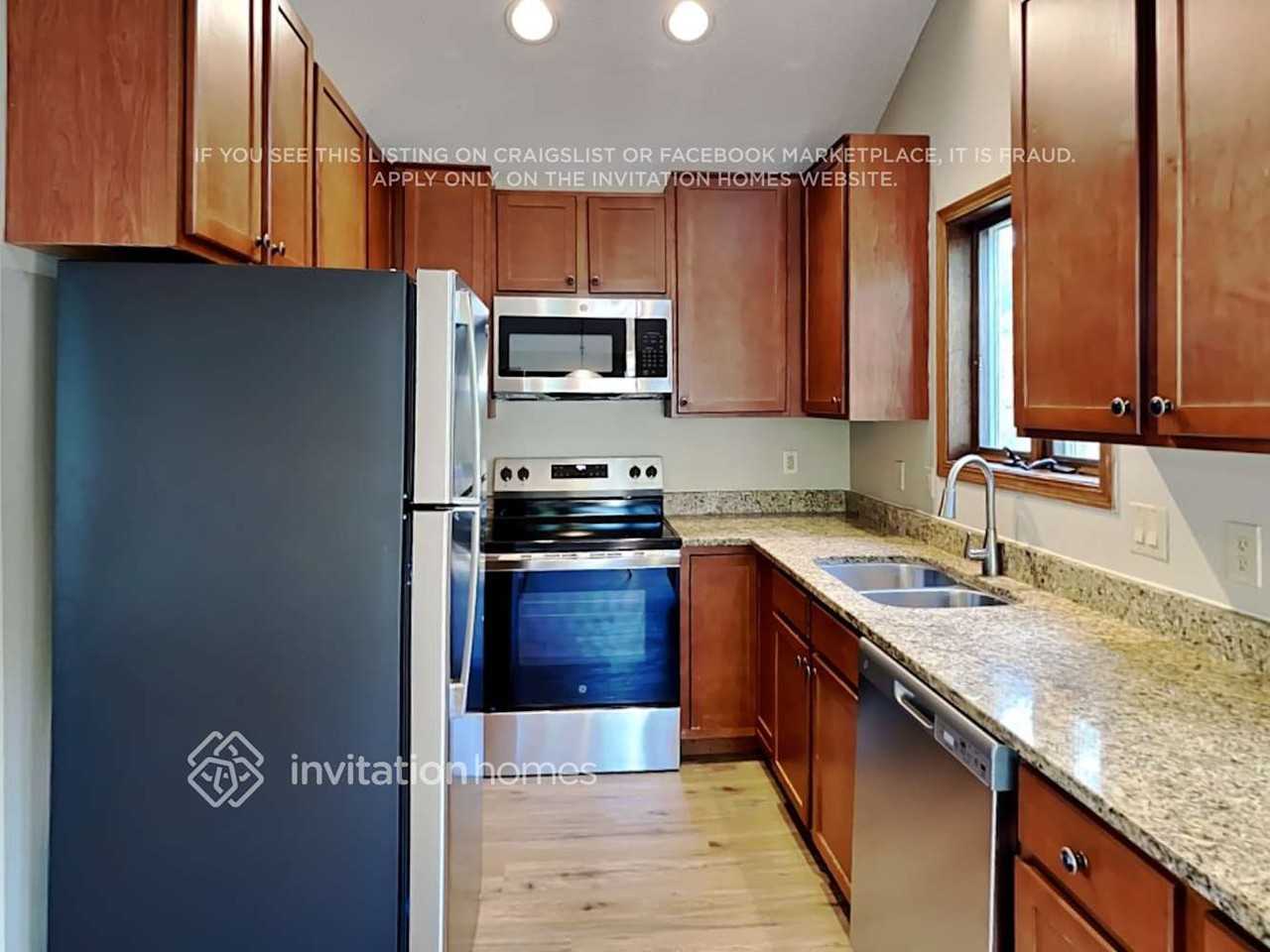 1610 9th St - Photo 6 of 18