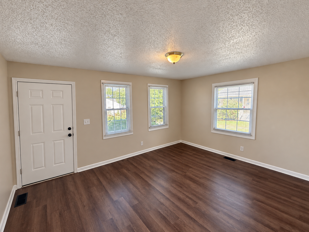 901 Checker St - Photo 2 of 15