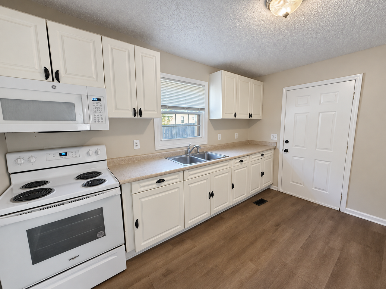 901 Checker St - Photo 3 of 15