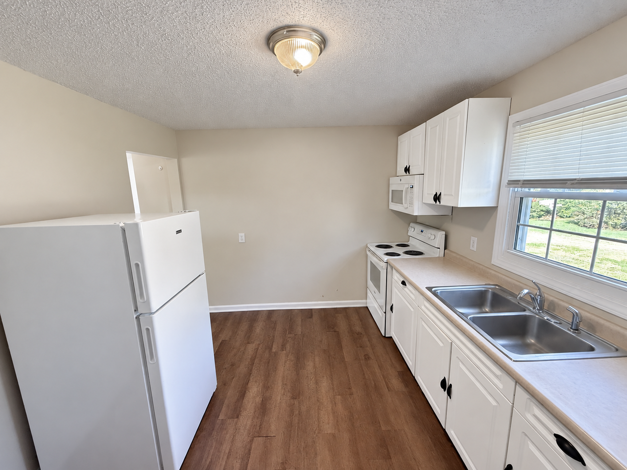 901 Checker St - Photo 4 of 15