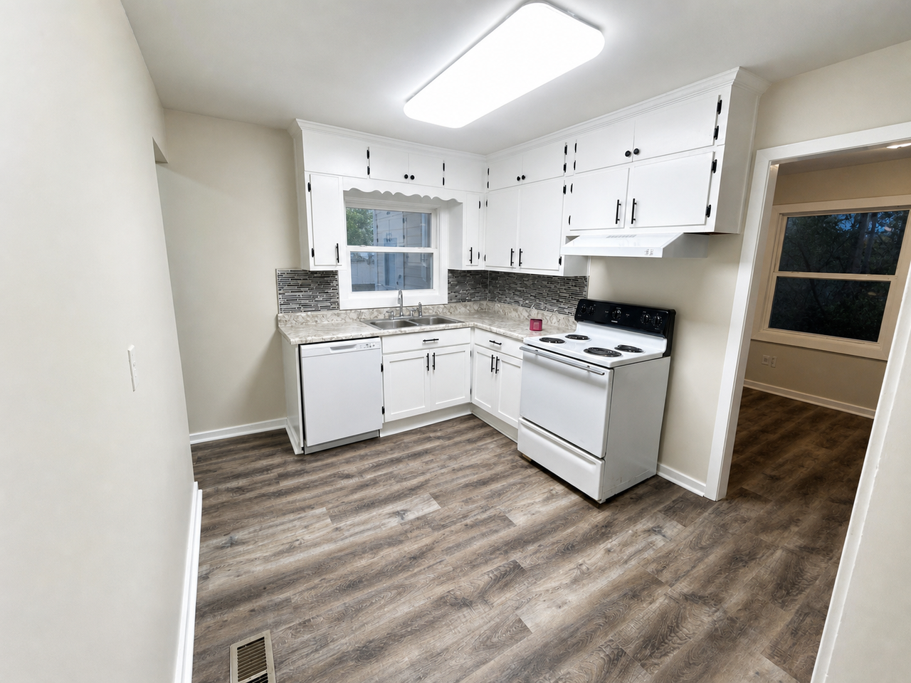 3200 Berkley St Sw - Photo 4 of 13