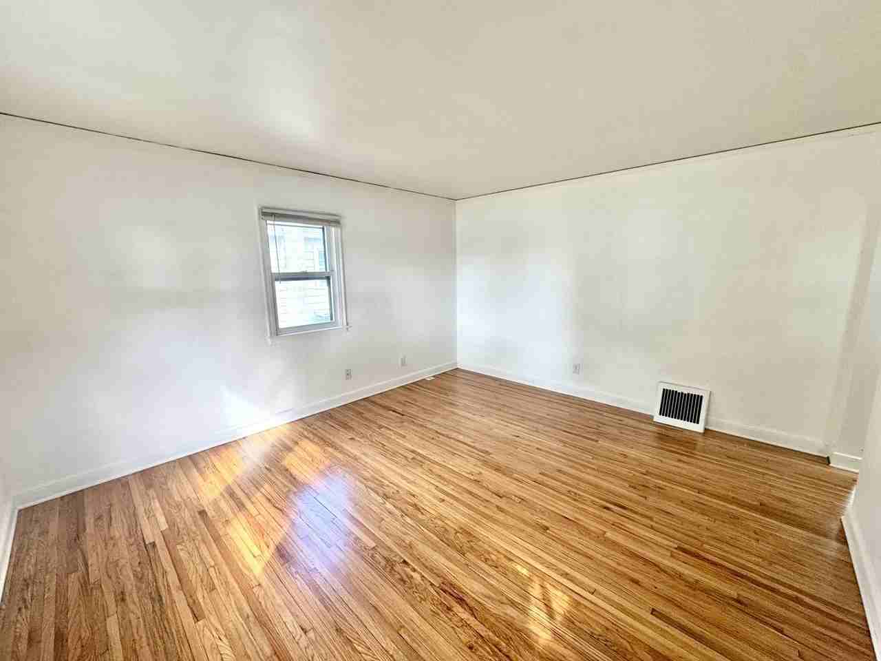 1142 4th Ave Se - Photo 3 of 17