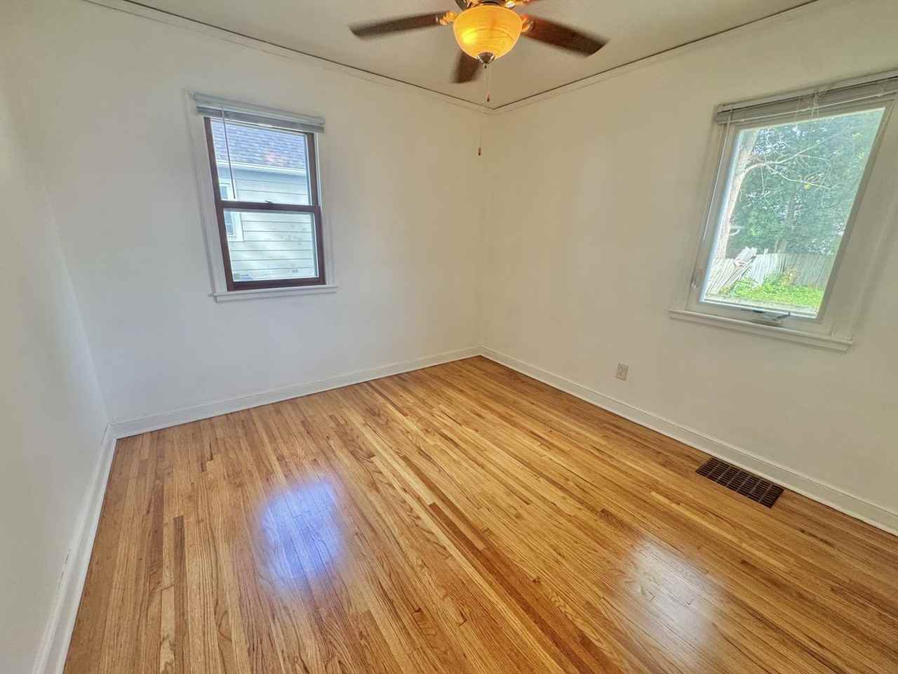 1142 4th Ave Se - Photo 6 of 17