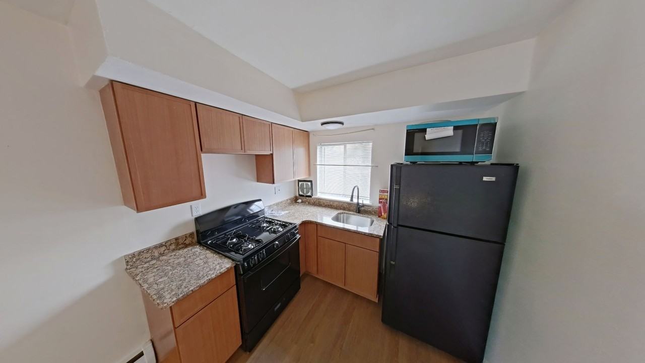 1198 1/2 E Upsal St #C - Photo 3 of 8